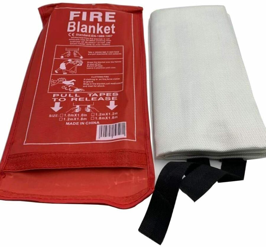 PACK OF 4 1X1M QUICK RELEASE HOME OFFICE KITCHEN SAFETY SHELTER LARGE FIRE BLANKET IN CASE